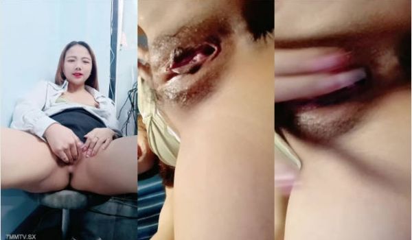 小骚婊过年不打烊，全程露脸跟狼友嗨皮，自己抠逼玩