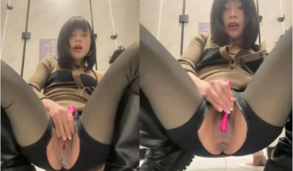 淫荡骚女 Gameyoyo 户外公共厕所自慰 跳
