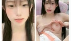 大眼睛清纯美少女，外表甜美乖巧，丁字裤黑丝袜，扒