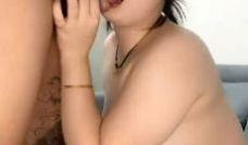 很有骚劲的白皙少女露脸跟纹身大哥激情啪啪，揉奶玩