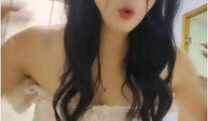 漂亮少妇姐妹花，双飞名场面，约炮激情大战，扒下内