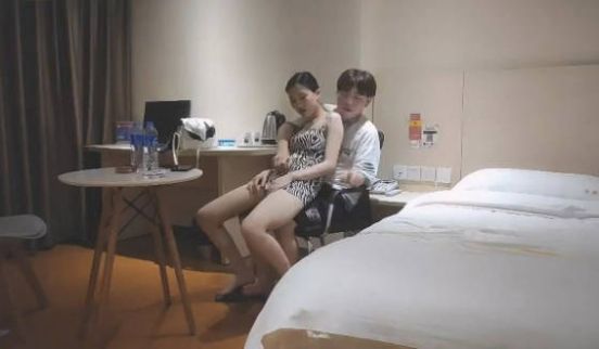 漂亮小姐姐 进去了轻点轻点哥哥 一下捅穿了我就没