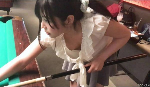 【露点偷窥】外站流出 某桌球厅惊现无文胸陪打女 