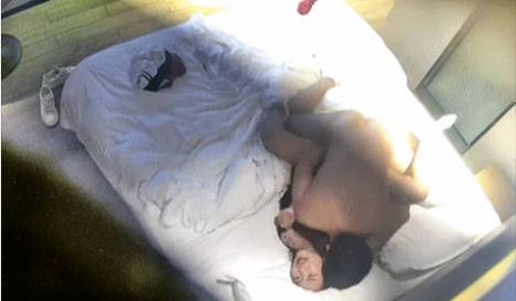 《黑客破解》单位领导酒店潜规则美女同事不同意就强