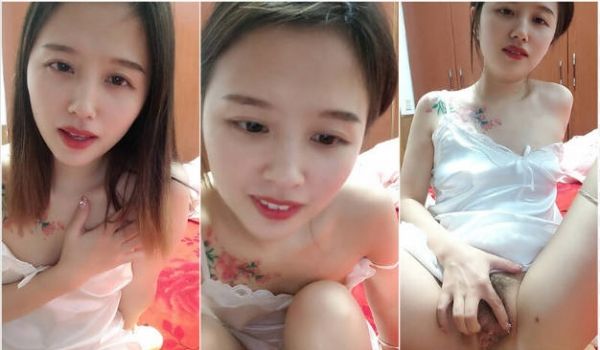 很会撒娇的嗲声嗲气气质小少妇,洁白纯情睡衣半掉,