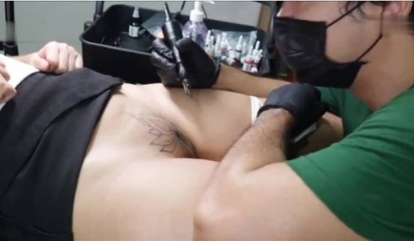 漂亮美眉 哥哥骚逼流白浆受不了 还是先给妹妹打一