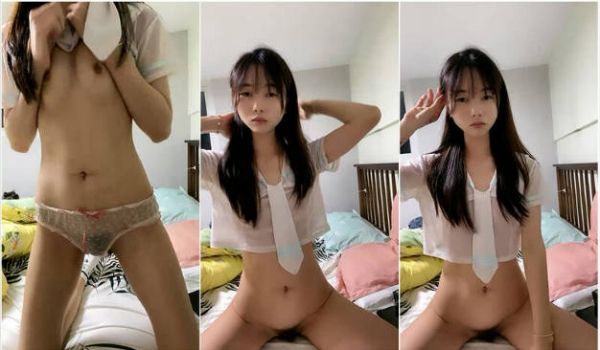 身材高挑,青春无限纯情美少女的诱惑,镜子前展示身