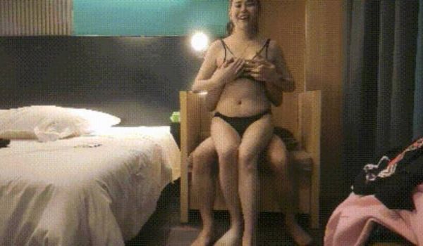 漂亮大奶轻熟女 每次都这么厉害太不容易了 你射进
