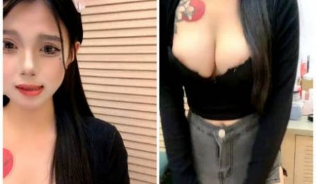 颜值超高的校花~【纯情的皮皮】巨乳啊~衣服穿着好