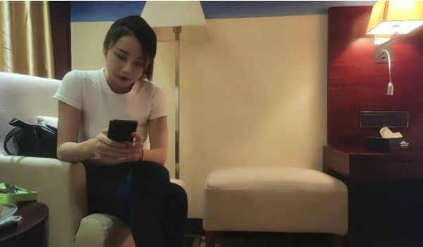漂亮大奶小姐姐 后面你太牛逼了 我一紧张就会很紧
