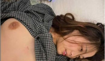 少妇说给她老公带绿帽子的感觉很刺激，让他回去舔刚