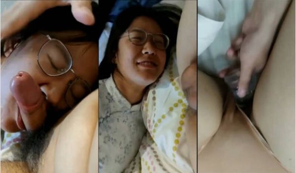 甜美清纯校园系学生妹宿舍下海,跑进厕所脱光光陪大