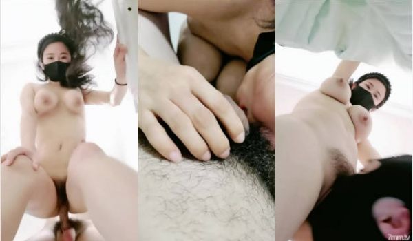 爆乳少妇镜头前的激情，露脸了让小哥揉奶舔逼好骚亲