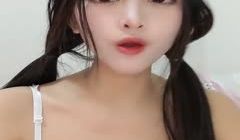 02年巨乳大胸妹_：哥哥们可以约我，可以空降。当