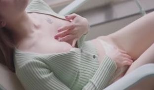 诱惑身材大秀颜值尤物，大白兔真漂亮.