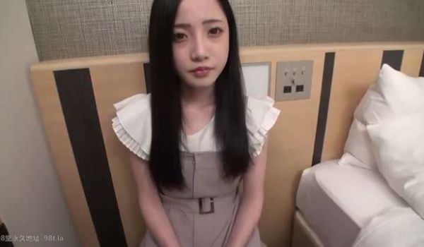 十九岁气质女神般的美丽大学生。 拥有超美剃光阴部