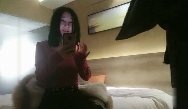 喜欢健身的马甲线性感大胸美女酒店被大屌男连续抽插