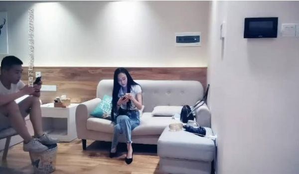 腰以下多是腿帅小伙网约极品兼职妹，苗条身材69姿