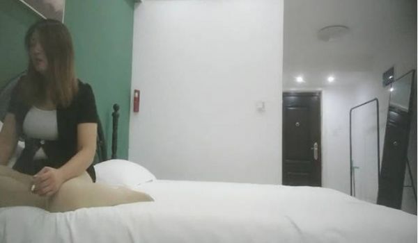 大奶熟女开房啪啪 镜头前口交69姿势舔逼 抬腿抽