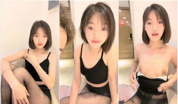 短发气质艺术生,性感黑色吊带,胸部不大A罩刚好够