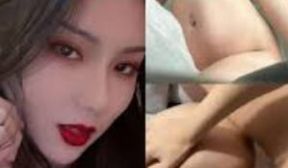 抖音网红大尺度阿黑颜自拍，反差婊母狗「枭娍」摆出