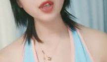 童颜巨乳 新人报道 谁玩谁过瘾 衣服往上一撩 巨