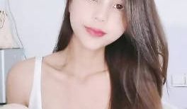 漂亮眼睛有点像混血红唇美女 露臀白网袜电臀诱惑 
