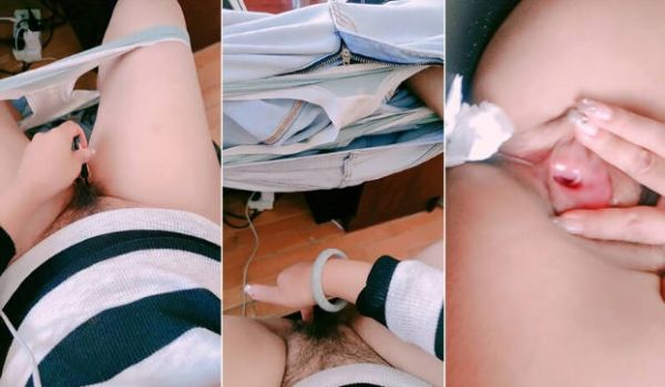 机关熟女公务员阿姨办公室拿着水笔捅臊茓,站起来在