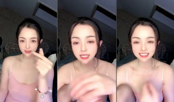 【女神 妙妙】 完美尤物正常播的时候给人一种明星