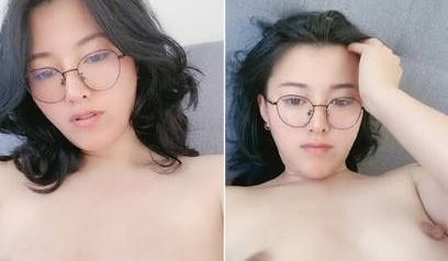 反差黑框眼镜御姐,特别有气质,文静斯文外表下隐藏