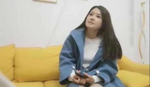 大奶白衣少妇
