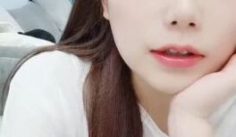 初恋般的感觉，超清纯完美身材女神，浴室湿身诱惑，