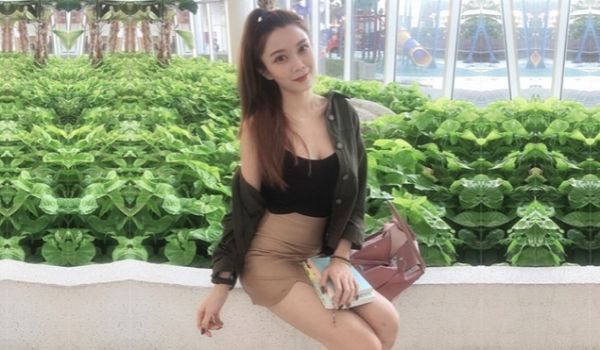SPA养生馆，20来岁美臀小姐姐，再次光临全身按