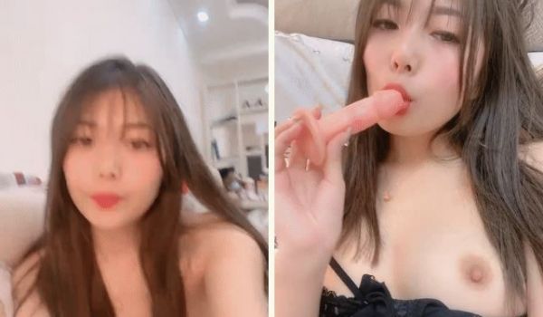 极度风骚，撩下睡衣掏出奶子，翘起屁股给你看穴，美