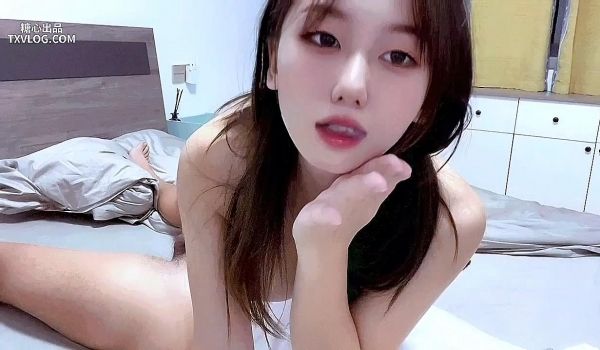超人气爆乳貌美少女『小桃酱』《新采精挑战》男主不