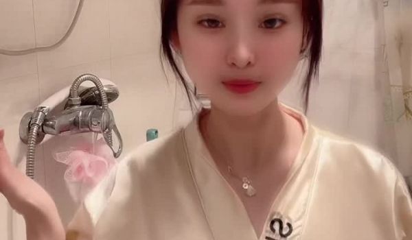 快手极品巨乳高颜值『小姐姐男王』私拍定制福利 骚