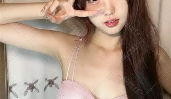 超高颜值美少女！难得下海全裸秀！苗条贫乳小奶子，
