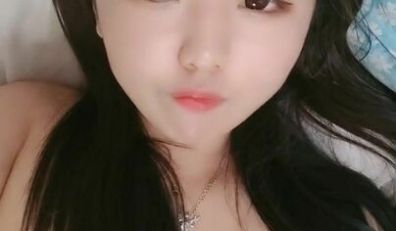 肉肉的妹子和男友啪啪做爱，道具自慰粉木耳给男友打