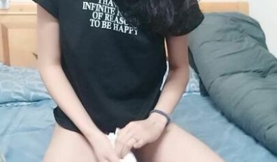 瘦瘦美妞一对36D豪乳 ，近期刚播激情操逼，吸奶