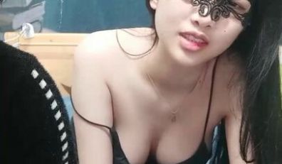 瘦瘦美妞一对36D豪乳 ，腰细胸大，170CM大