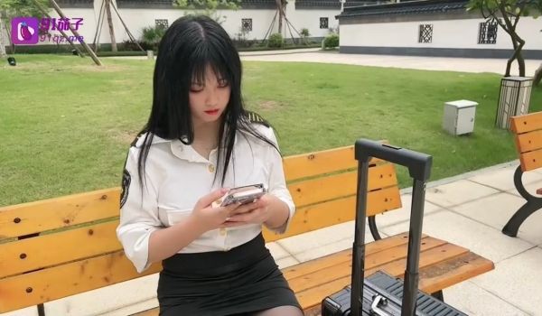 堕落的空姐 下机约炮初体验被胖哥带到高档小区家里