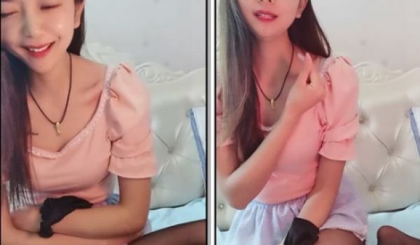 说话温柔文静系美女，黑丝短裙，翘起美臀看穴，跳蛋