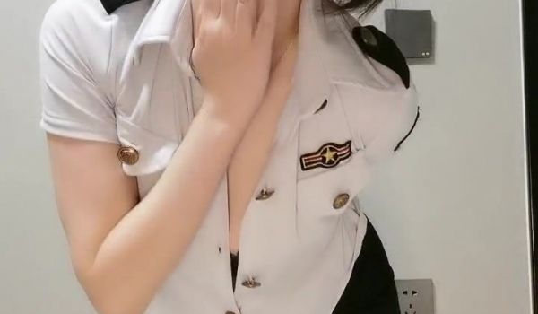 制服女警--咪咪姐姐❤️说了一句实话，弄得到处都