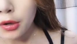 女神级美女全程大秀一多黑丝情趣滴蜡诱惑，非常有范