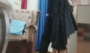 【真实记录姐弟啪啪】色弟弟骗姐姐开个小玩耍掀裙子