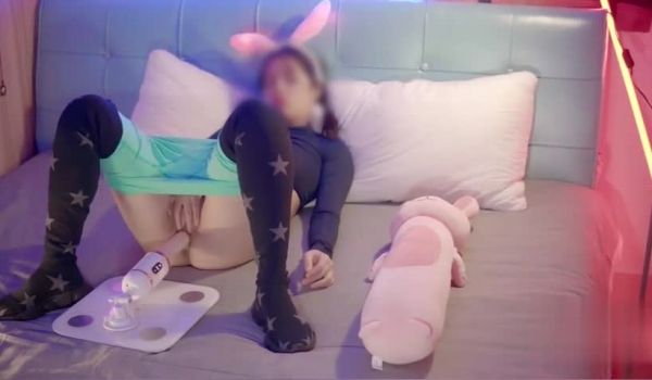 粉红兔-炮机征服兔女郎