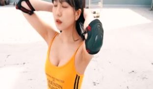 性感骚女的轮滑训练