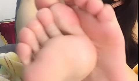 极品高颜值气质美女主播洗完澡.抠穴自慰