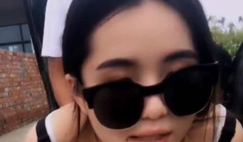 巨乳美女主播为了挑战刺激和男友开车到乡下别人农家