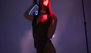 酒吧钢管舞女郎ANNIE